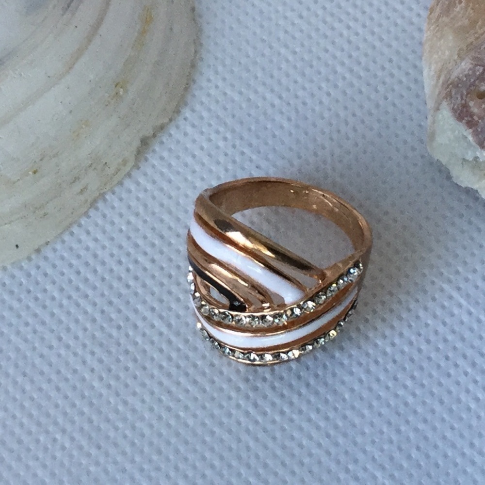 Rose Gold Rhinestone Ring - Picture 4 of 5